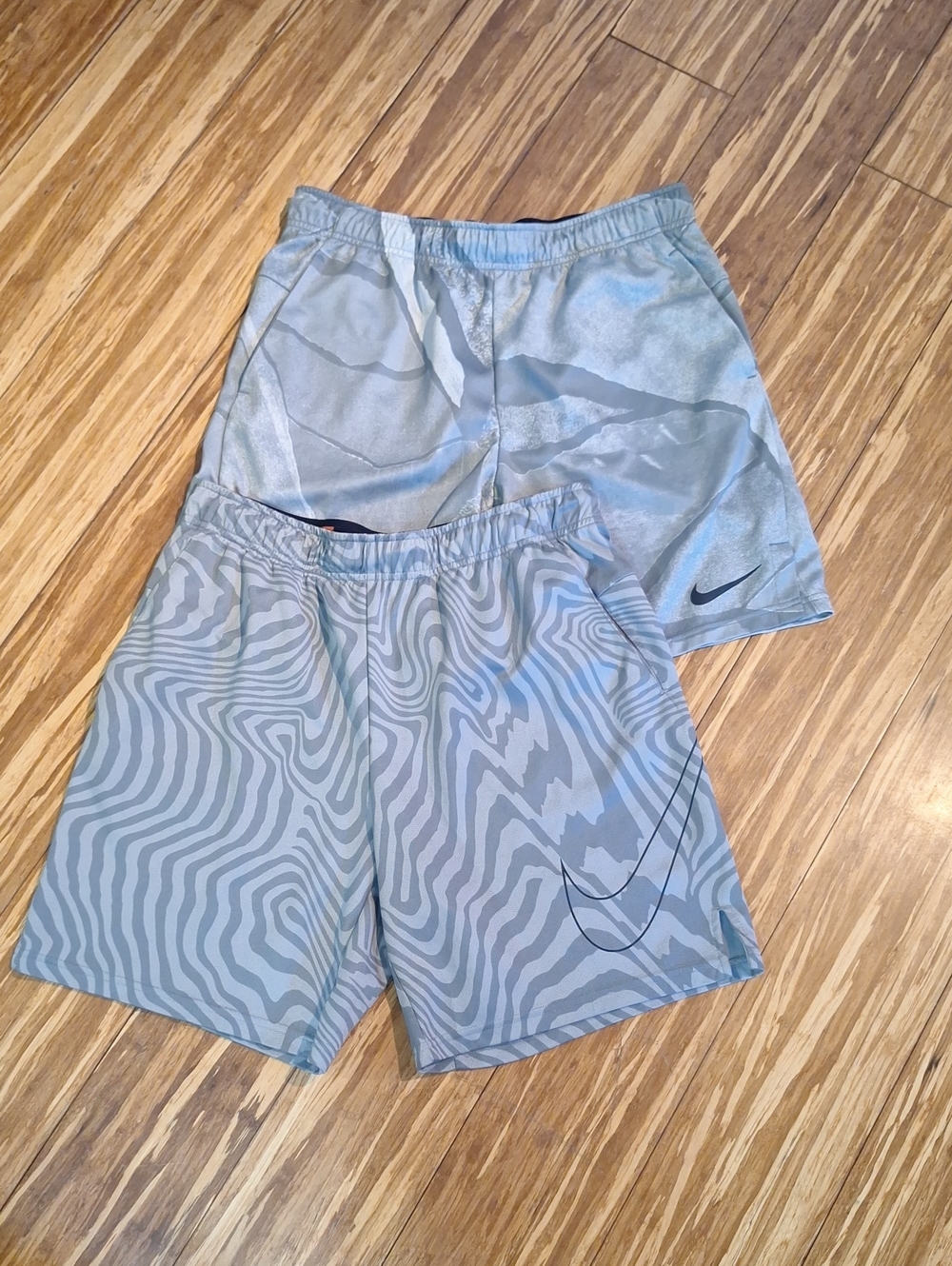 Nike Mens Large Shorts 2 Pair EUC